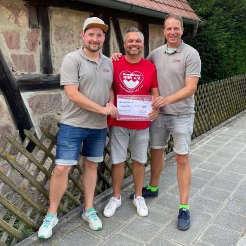 Die Franken Körble Inhaber Thomas Keupp und Jochen Schmitt mit dem Vorstand vom Franken Hilft e.V. Andreas Brandl