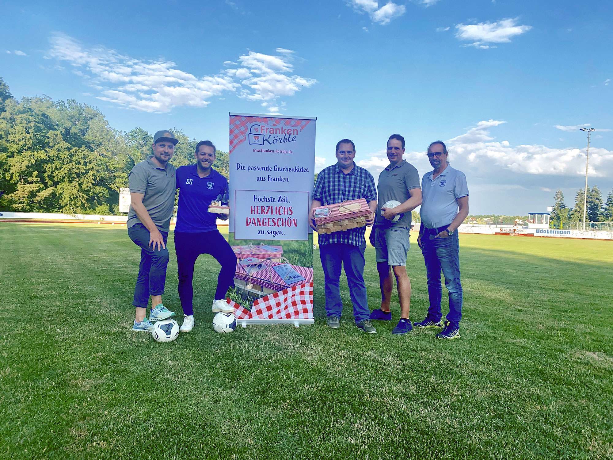 Sponsoring TG Höchberg Fussball e.V. mit dem Franken Körble Jochen Schmitt und Thomas Keupp