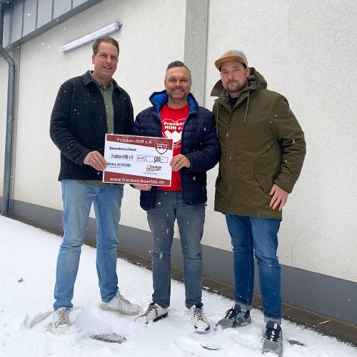 Auf dem Bild von links Jochen Schmitt (Gründer Franken Körble), Andreas Brandl (Vorstand Franken Hilft e.V.) und Thomas Keupp (Franken Körble Gründer)